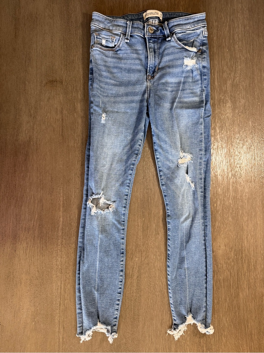 A&F Ultra High Rise Distressed Skinny Jeans 25
